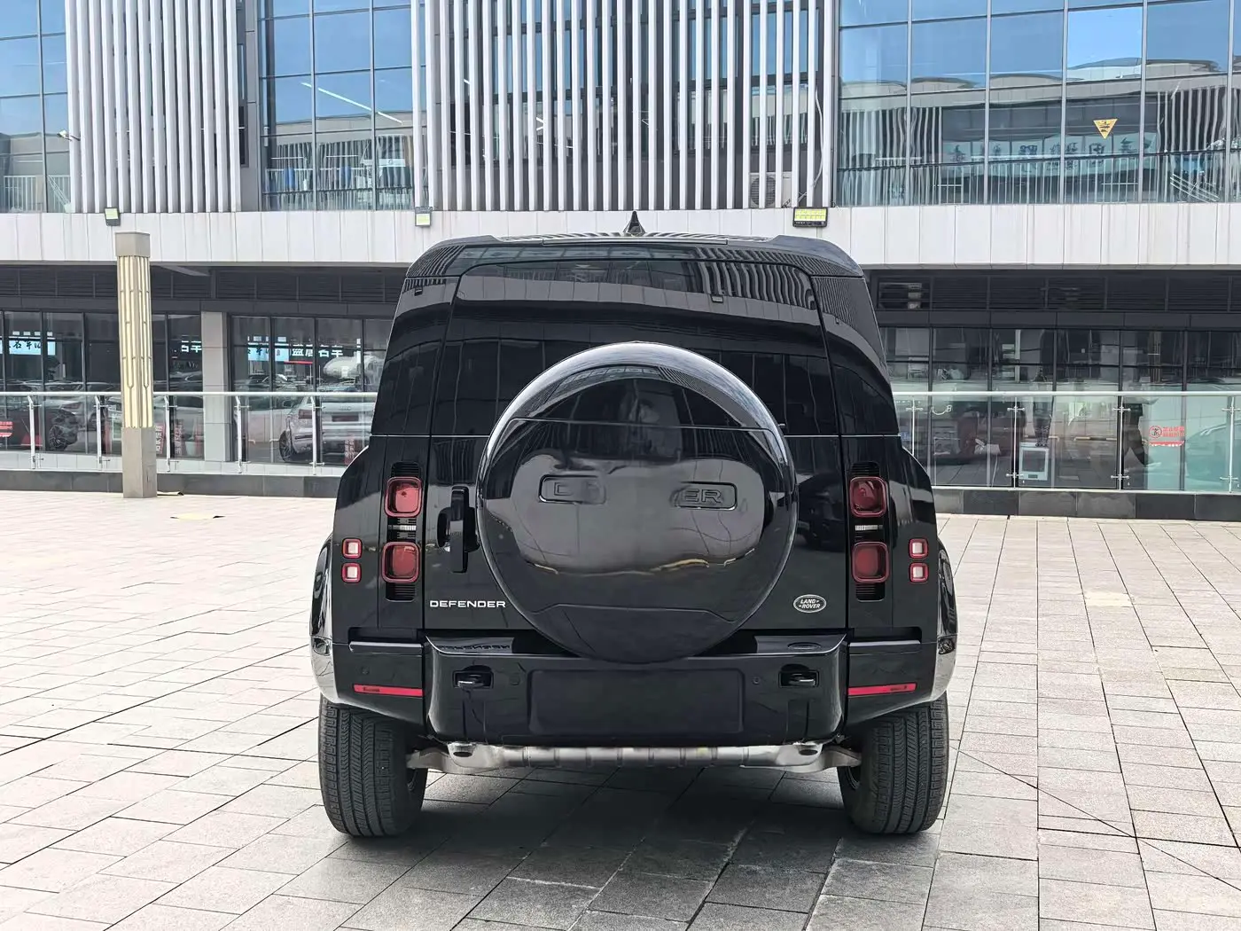Land Rover Defender 2025 — Фото 11/20