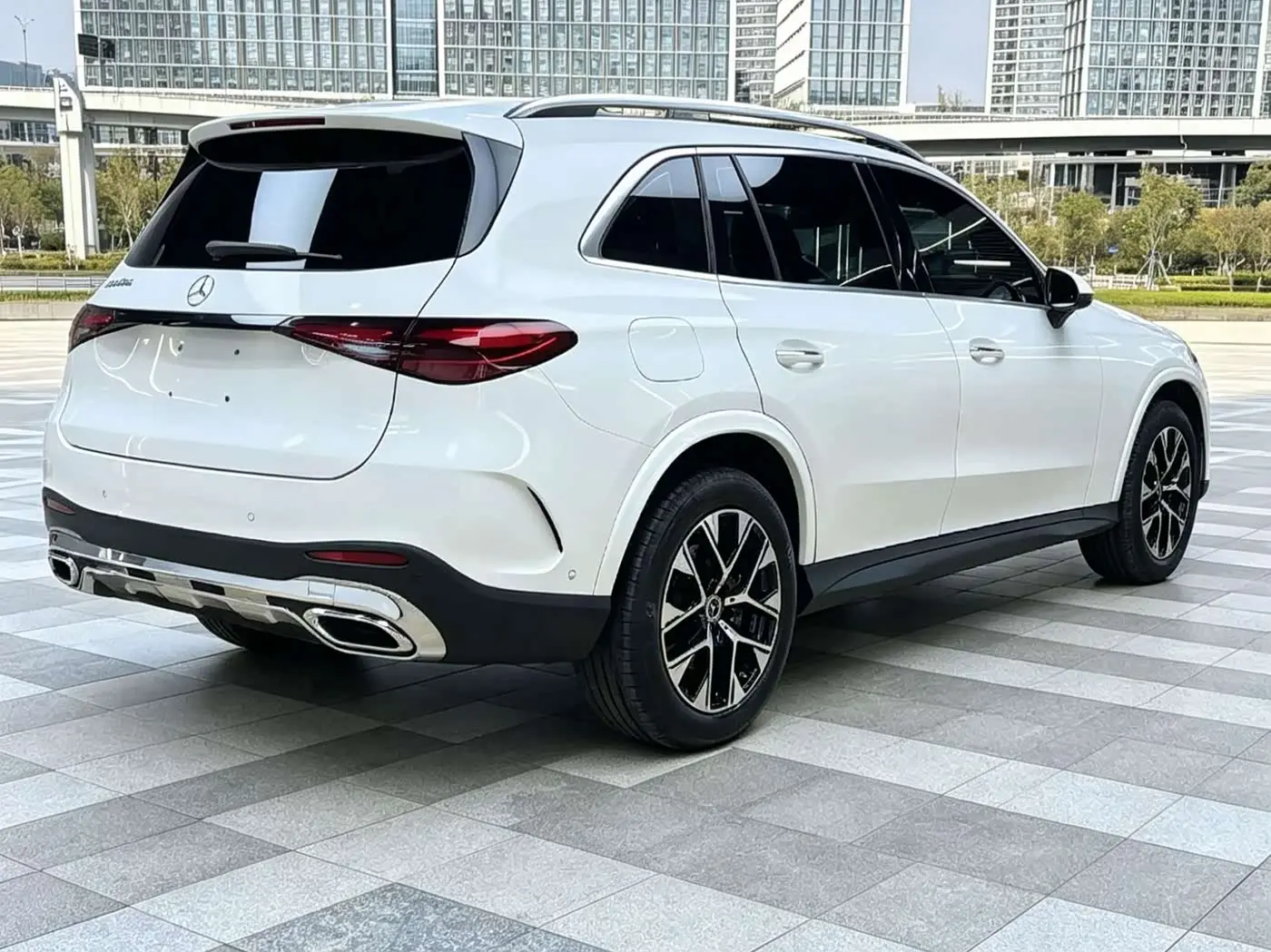 Mercedes-Benz GLC 2023 — Photo 8/10