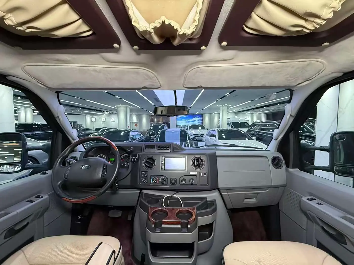Ford E350 2015 — Şəkil 6/16
