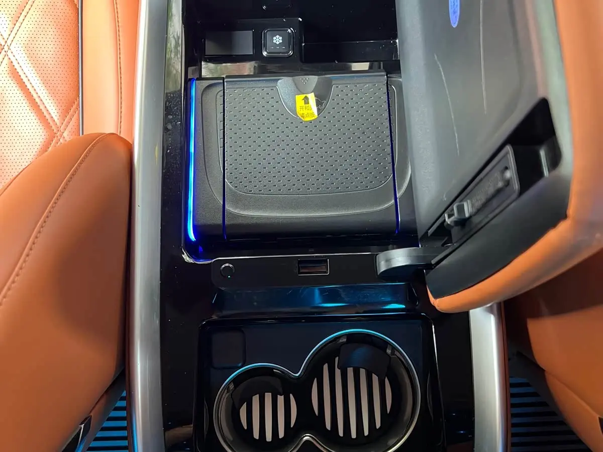 Mercedes-Benz Vito 2024 — Photo 12/20