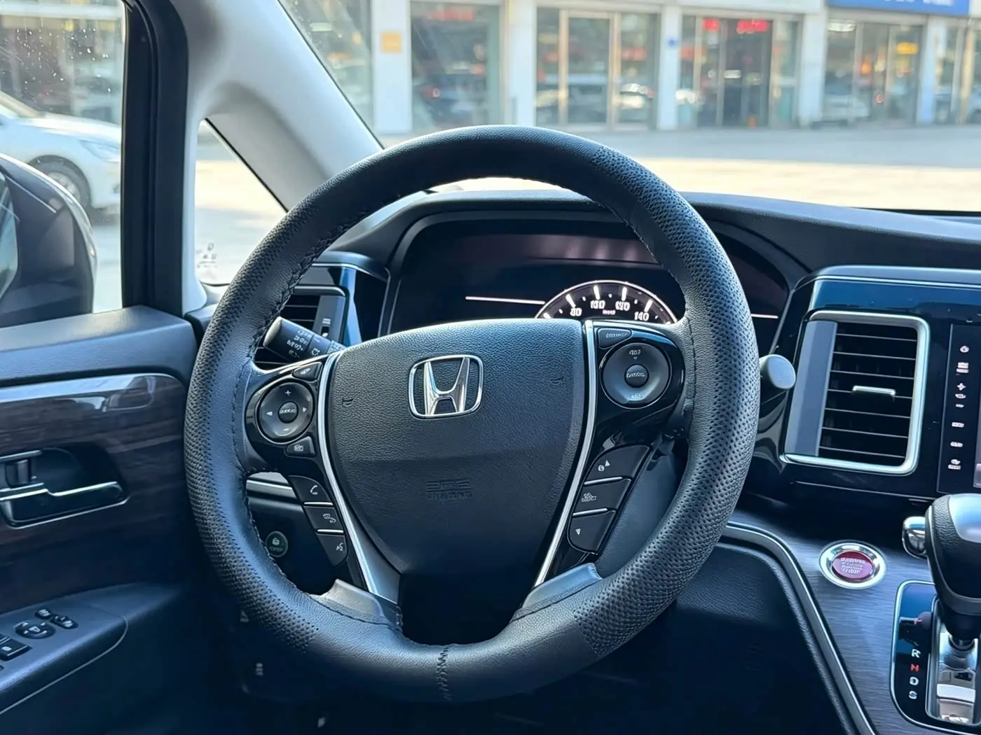 Honda Elysion 2019 — Photo 11/16