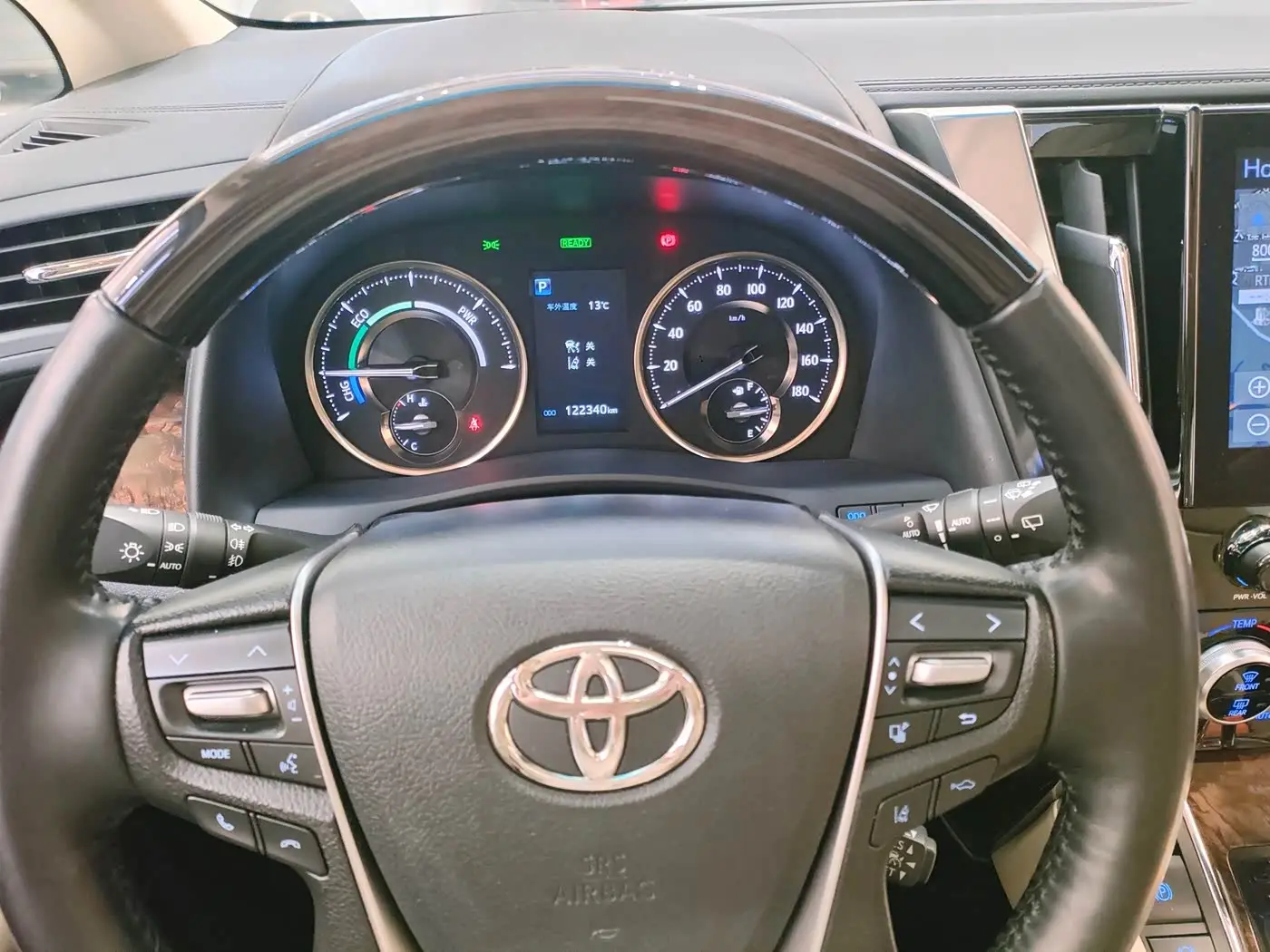 Toyota Alphard 2021 — Photo 18/18