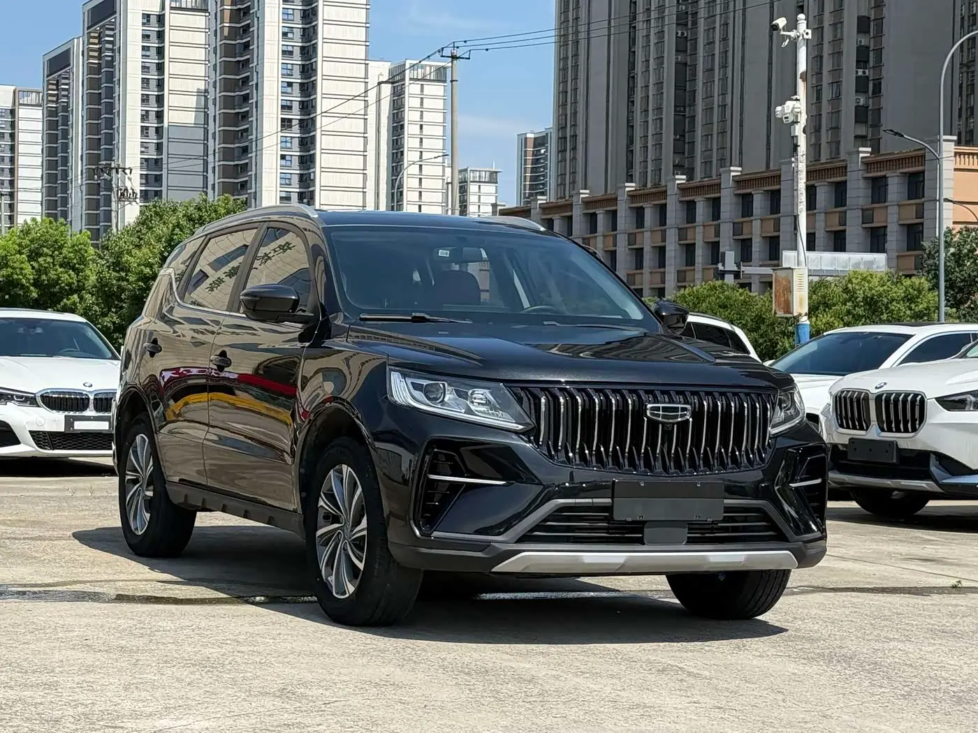 Geely Emgrand X6 2022 — Photo 3/12