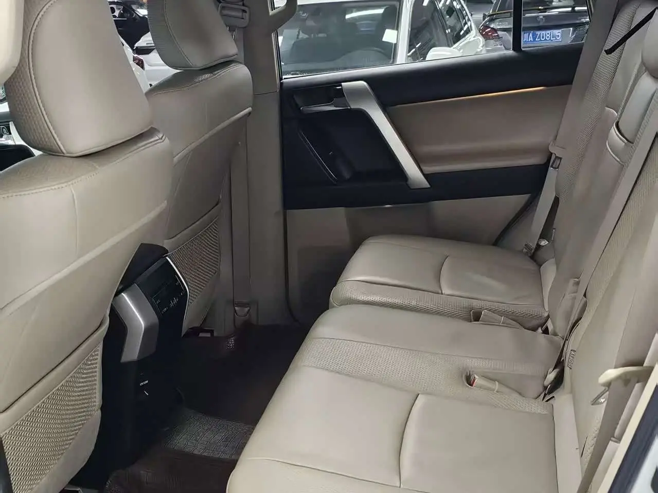 Toyota Prado 2012 — ფოტო 13/17