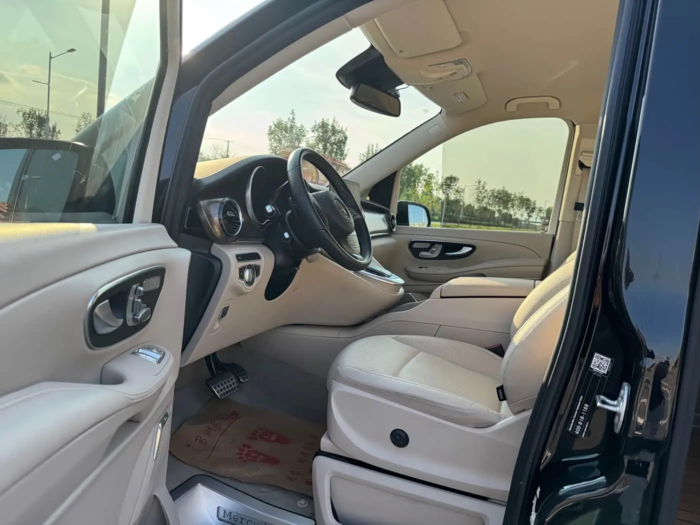 Mercedes-Benz V-Class 2022 — Photo 9/20