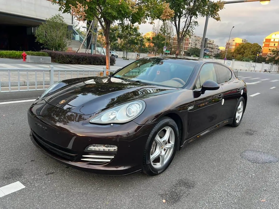 Porsche Panamera 2012 — Photo 1/18