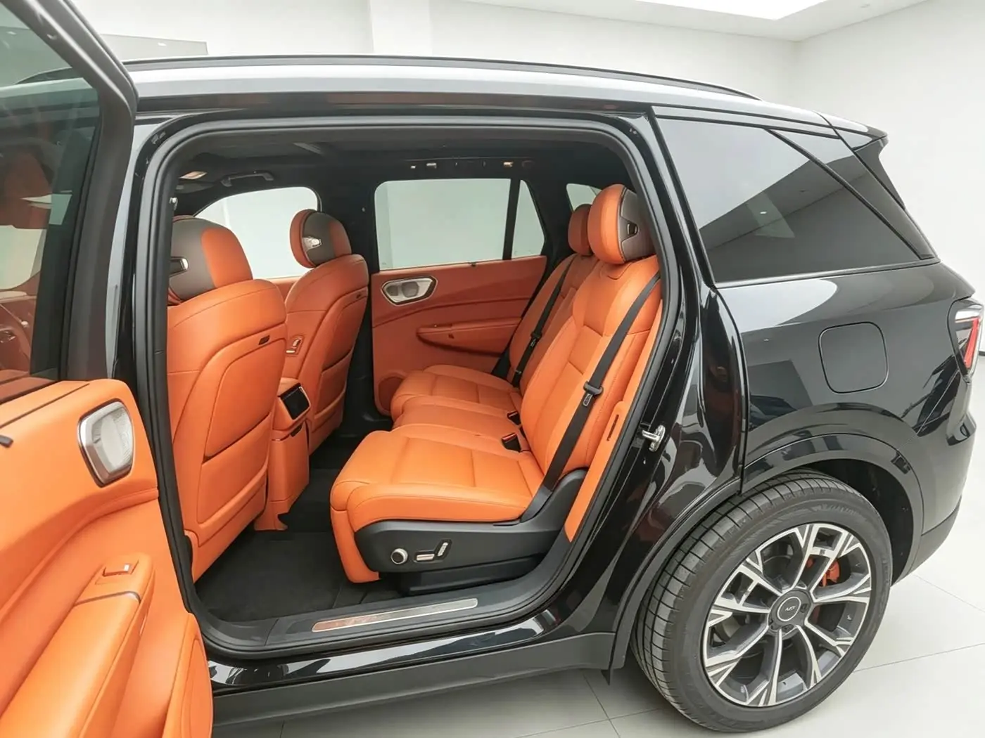 Lynk & Co 900 2025 — Şəkil 5/8