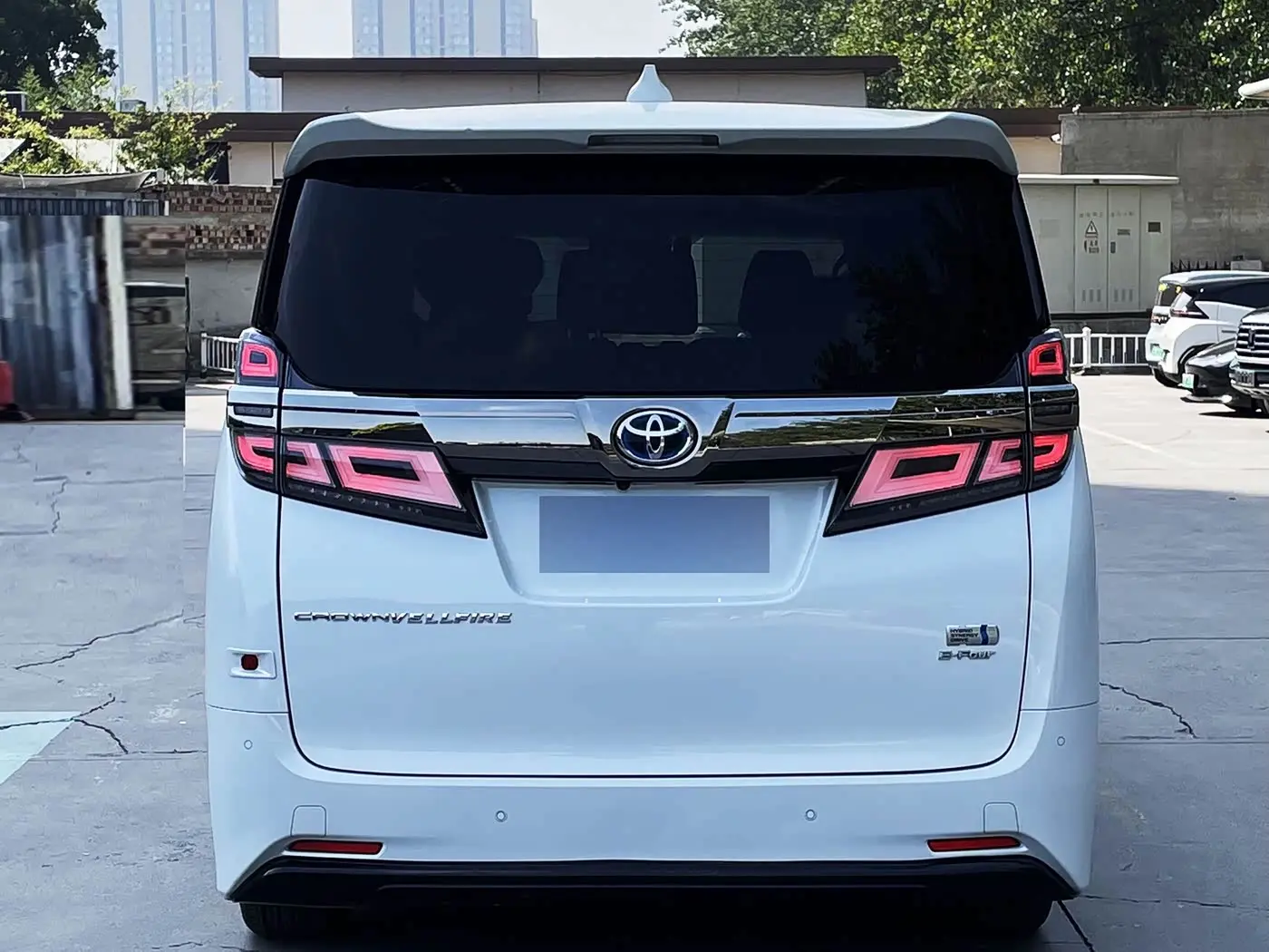 Toyota Vellfire 2022 — Photo 4/20