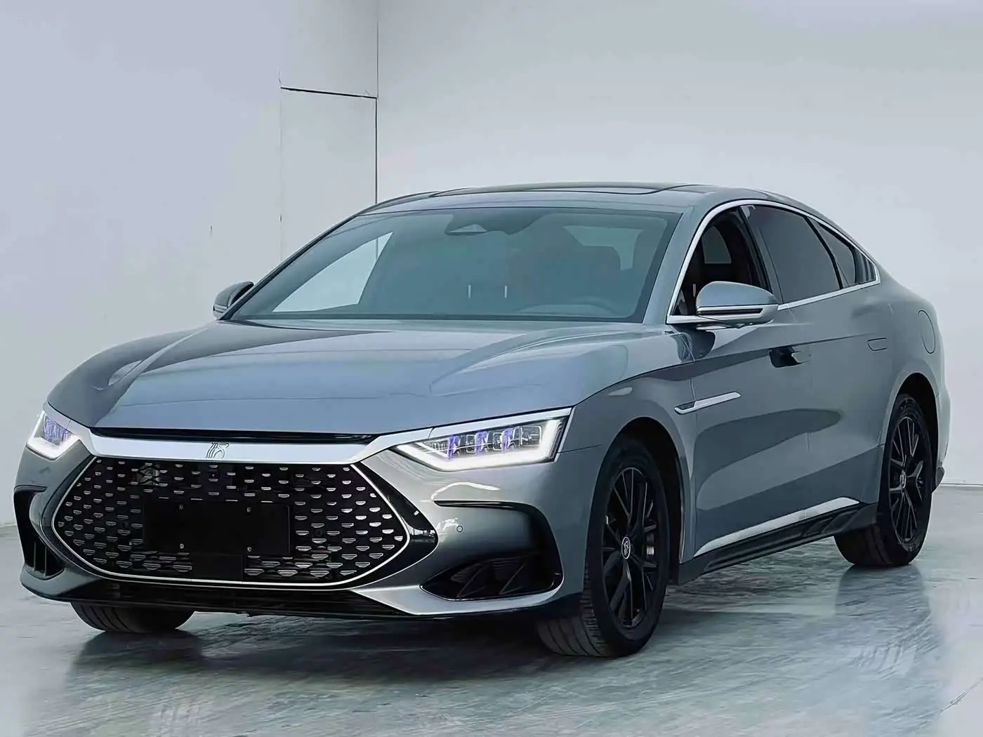 BYD Han 2024 — Photo 1/20