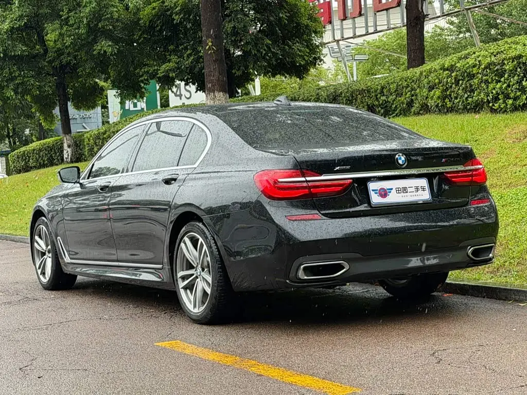 BMW 7 Series 2018 — Photo 4/14
