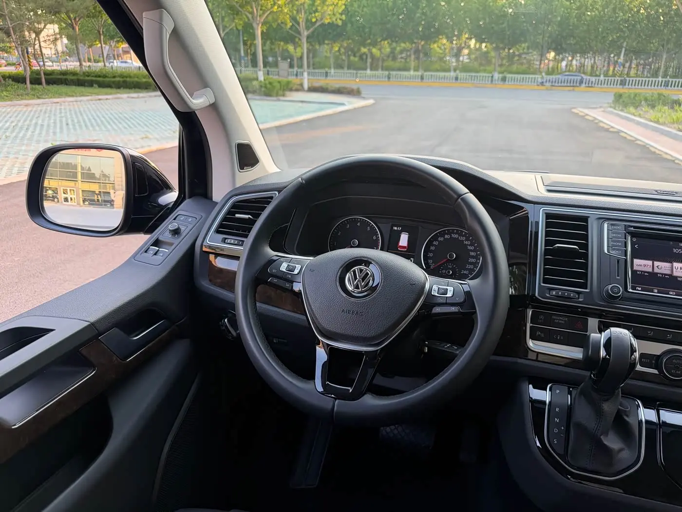 Volkswagen Multivan 2019 — Фото 8/20