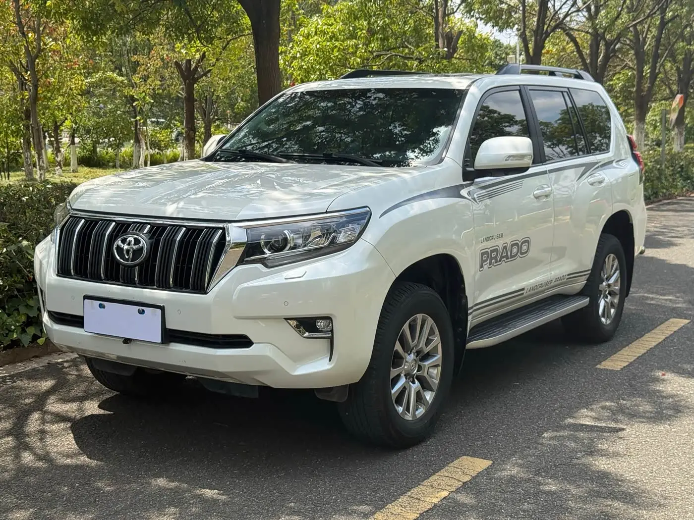 Toyota Prado 2020 — Photo 1/18