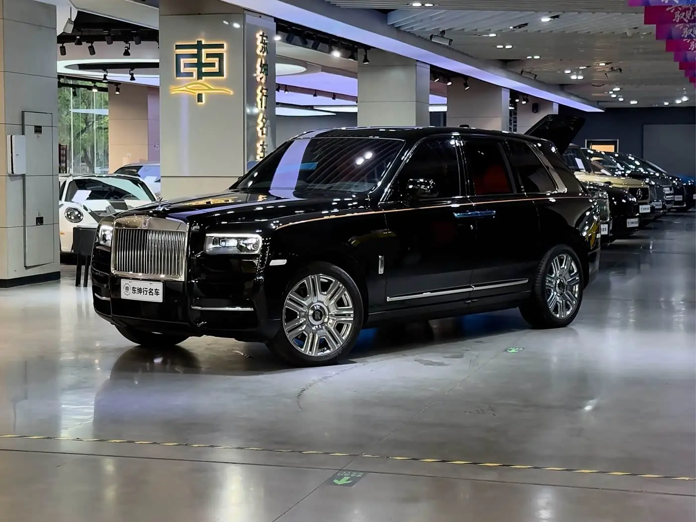 Rolls-Royce Cullinan 2022 — Фото 1/20
