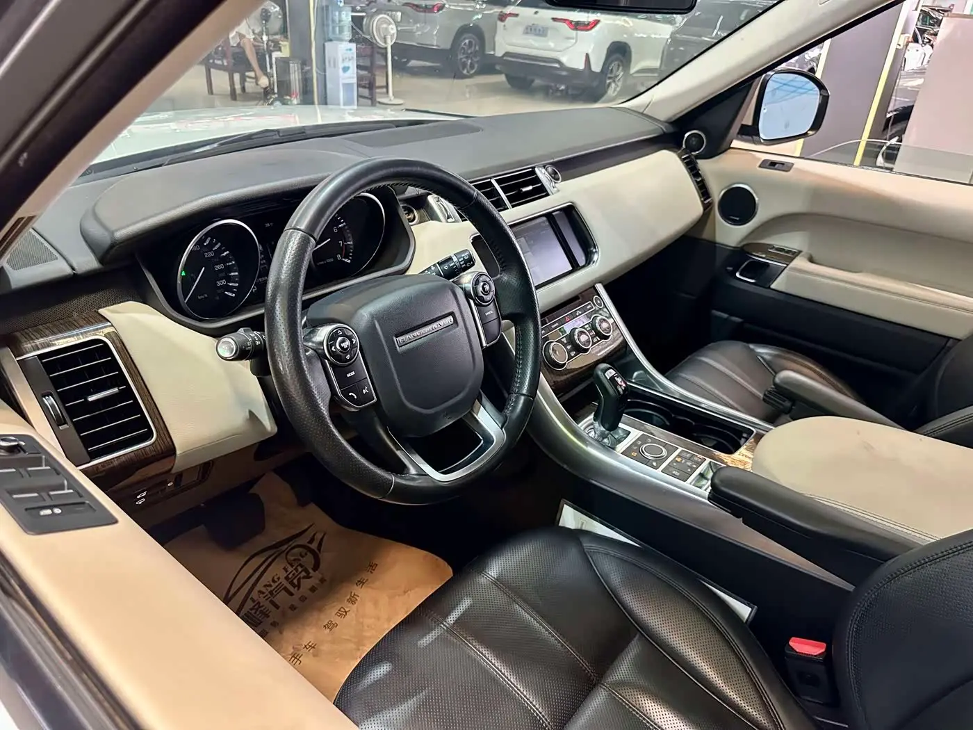 Land Rover Range Rover Sport 2015 — Photo 17/19