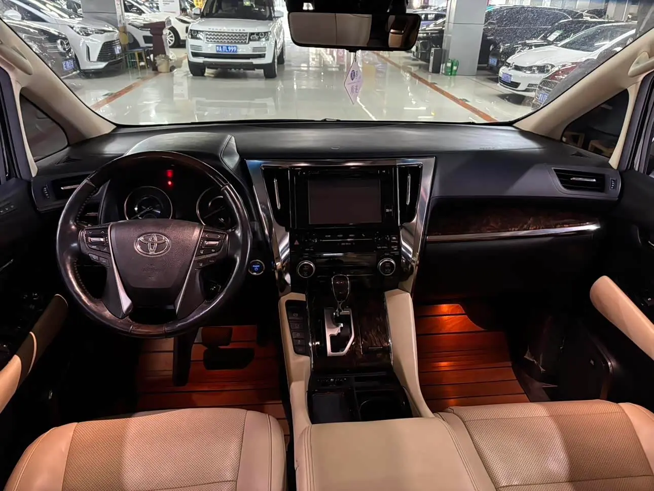 Toyota Alphard 2020 — Фото 7/9