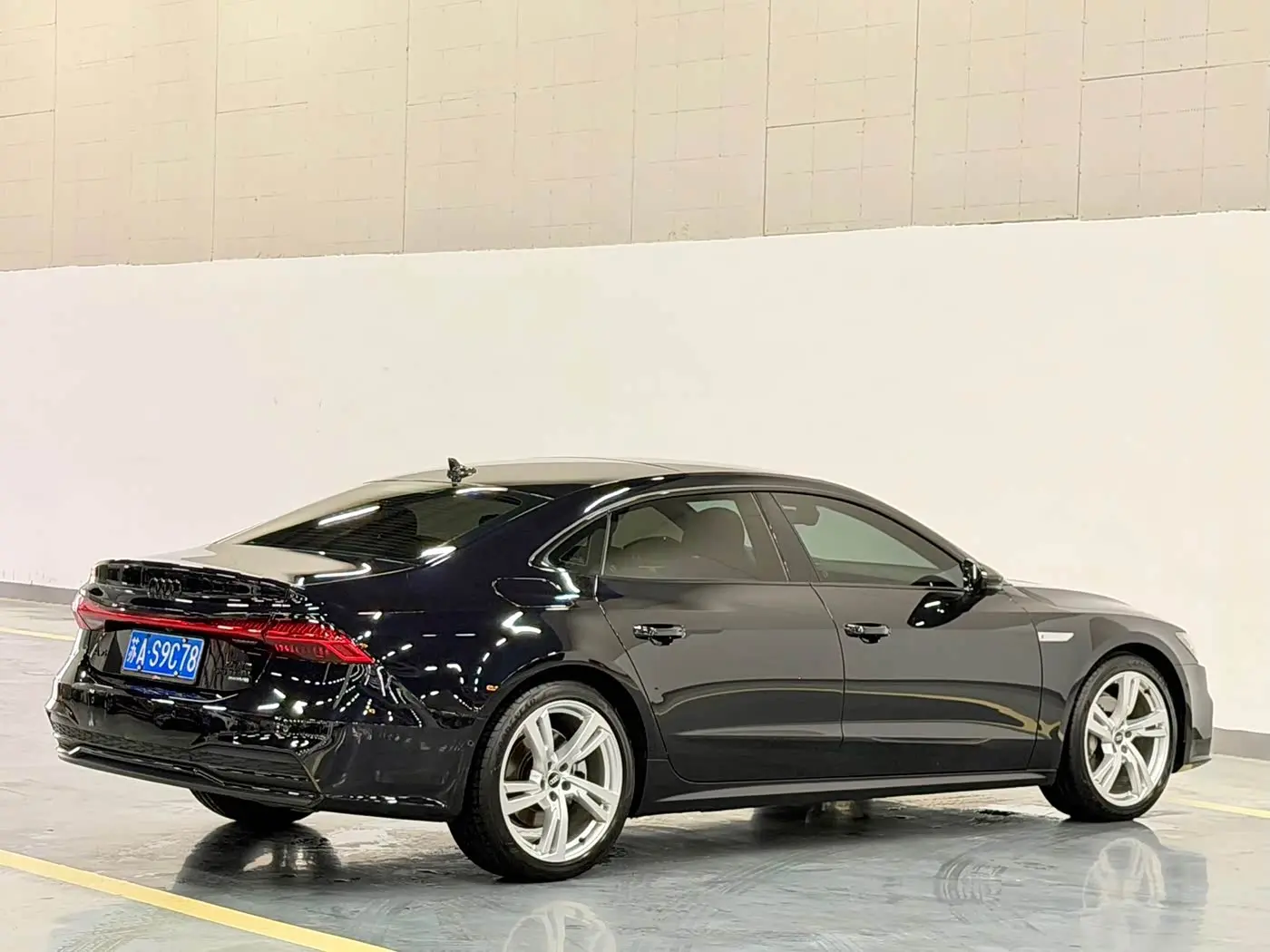 Audi A7L 2023 — Фото 12/12