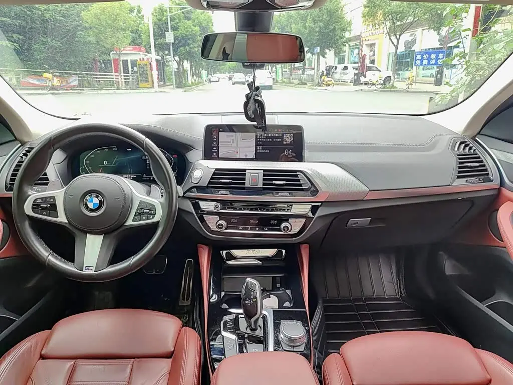 BMW X4 2021 — Фото 10/11