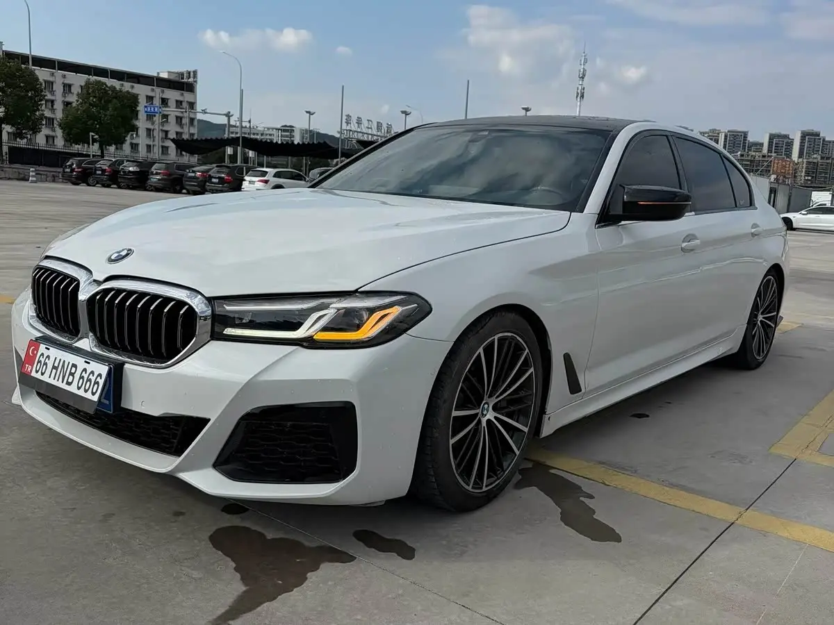 BMW 5 Series 2023 — Фото 1/10