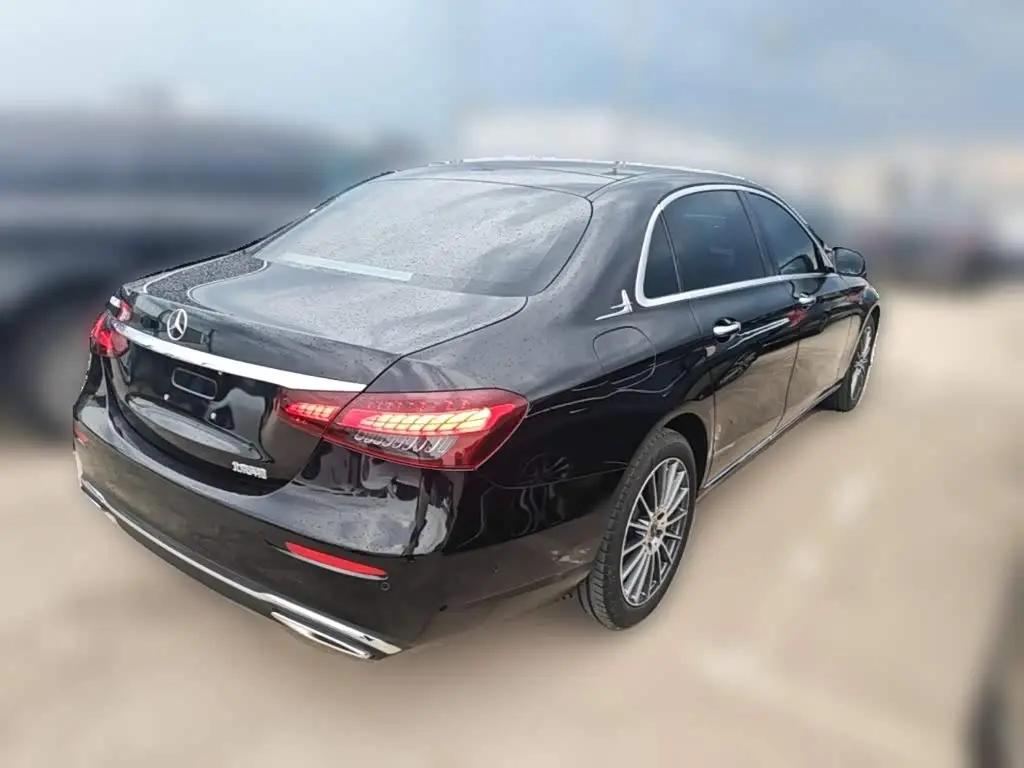 Mercedes-Benz E-Class 2022 — Photo 12/20