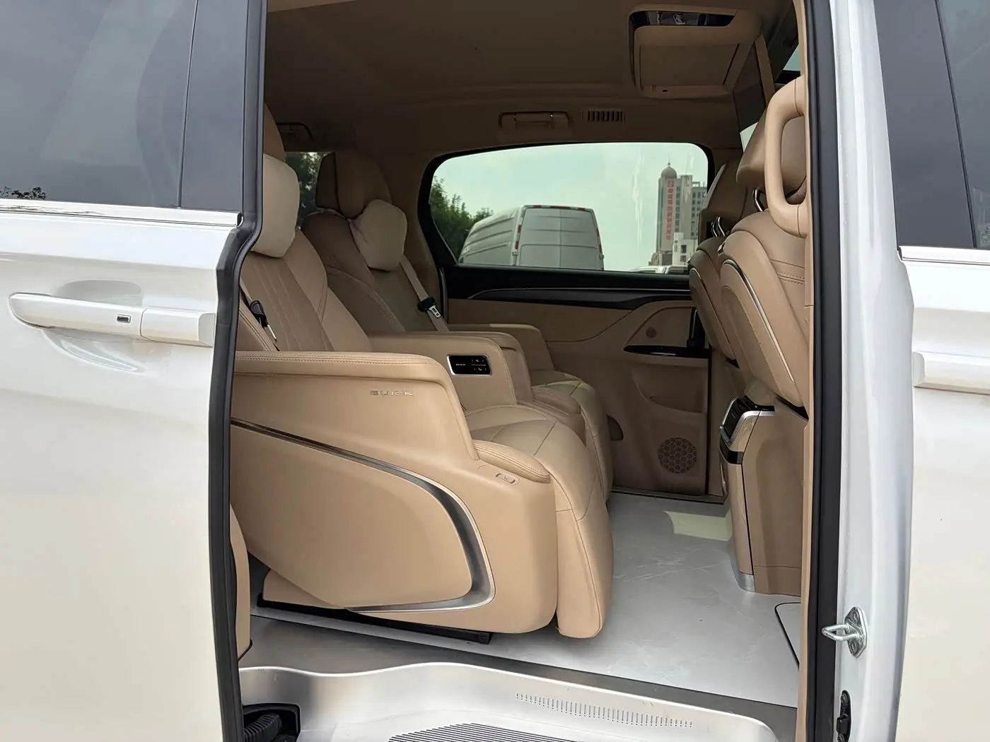 Buick GL8 New Energy 2025 — Şəkil 9/15