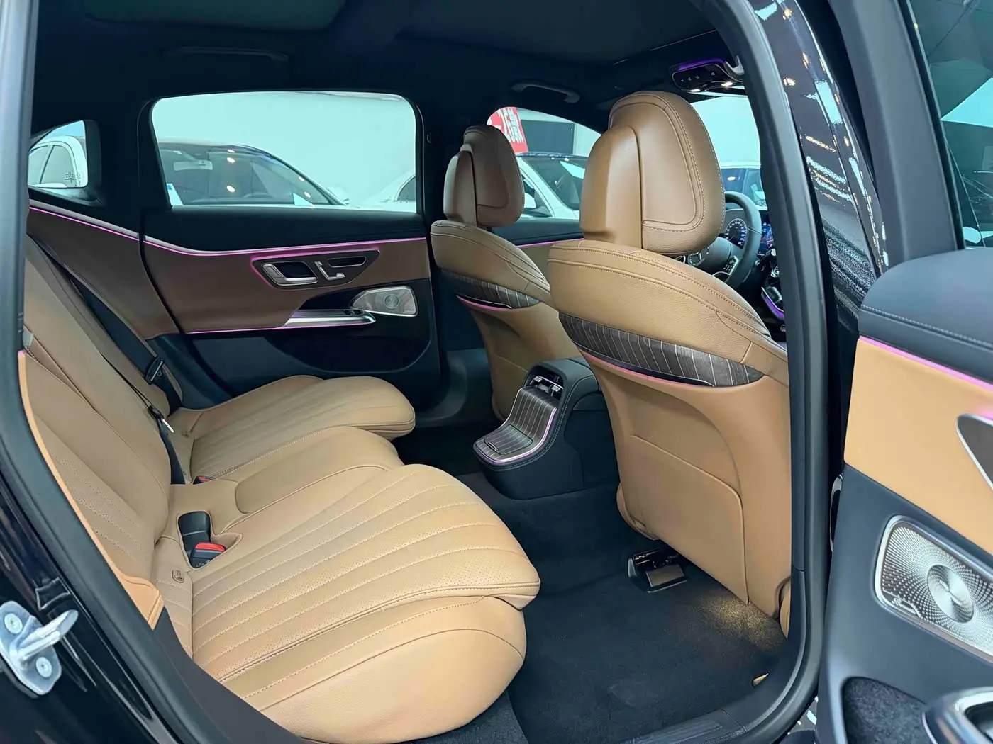 Mercedes-Benz E-Class 2025 — Photo 13/20