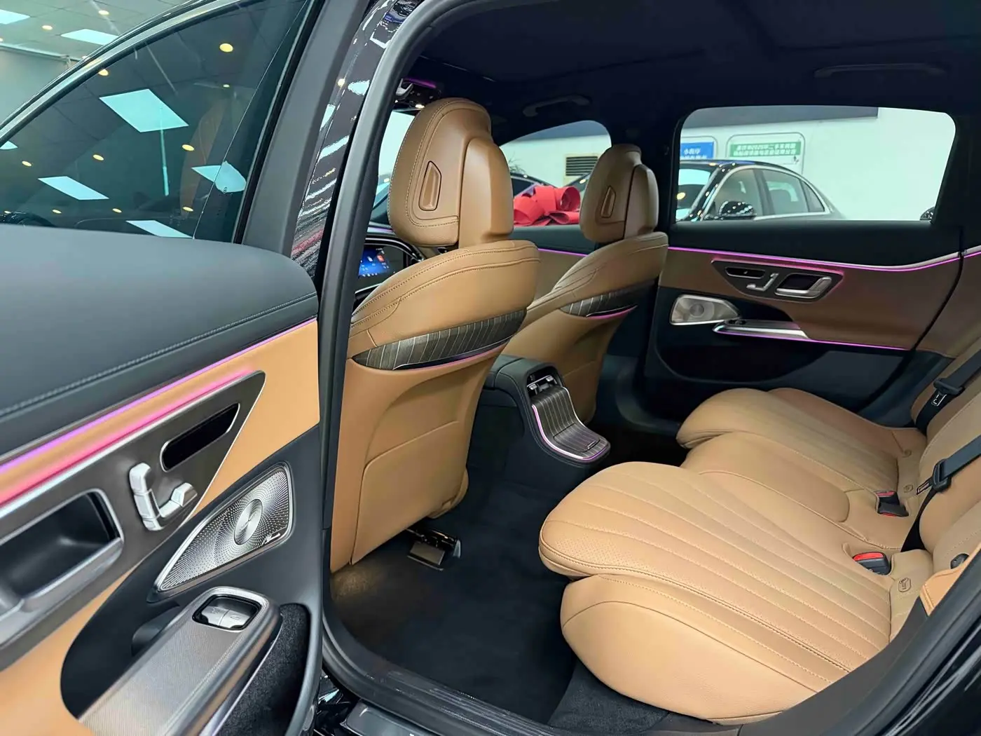 Mercedes-Benz E-Class 2025 — Photo 10/20