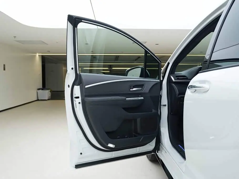 Toyota Sienna 2023 — Şəkil 15/19