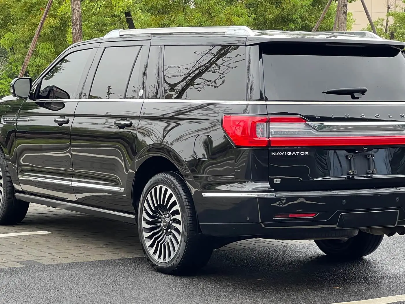 Lincoln Navigator 2020 — Şəkil 14/17