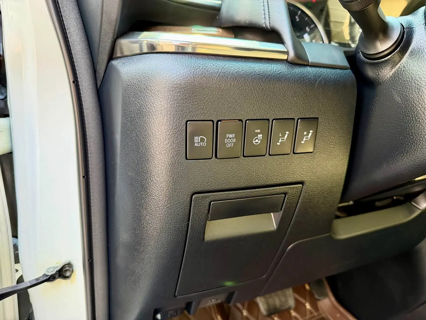 Toyota Alphard 2017 — ფოტო 15/20