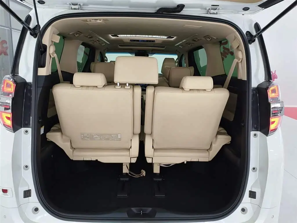 Toyota Vellfire 2021 — Photo 17/17