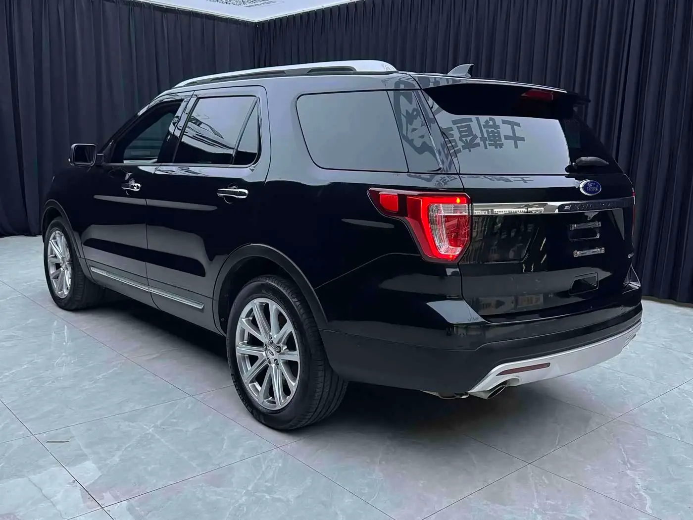 Ford Explorer 2016 — Photo 13/15