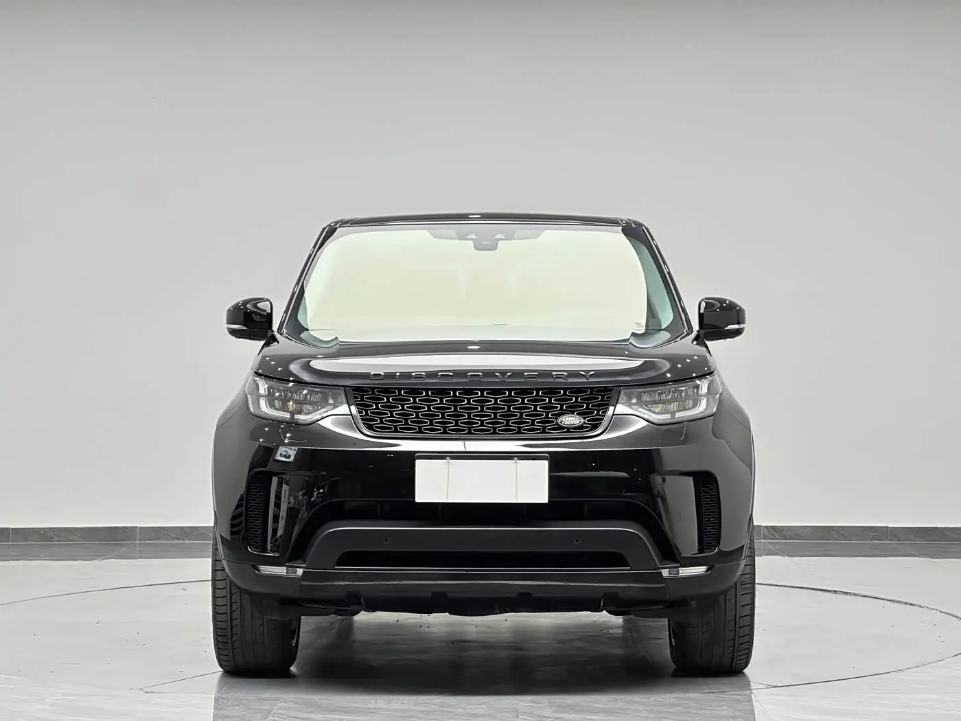 Land Rover Discovery 2017 — Photo 2/20