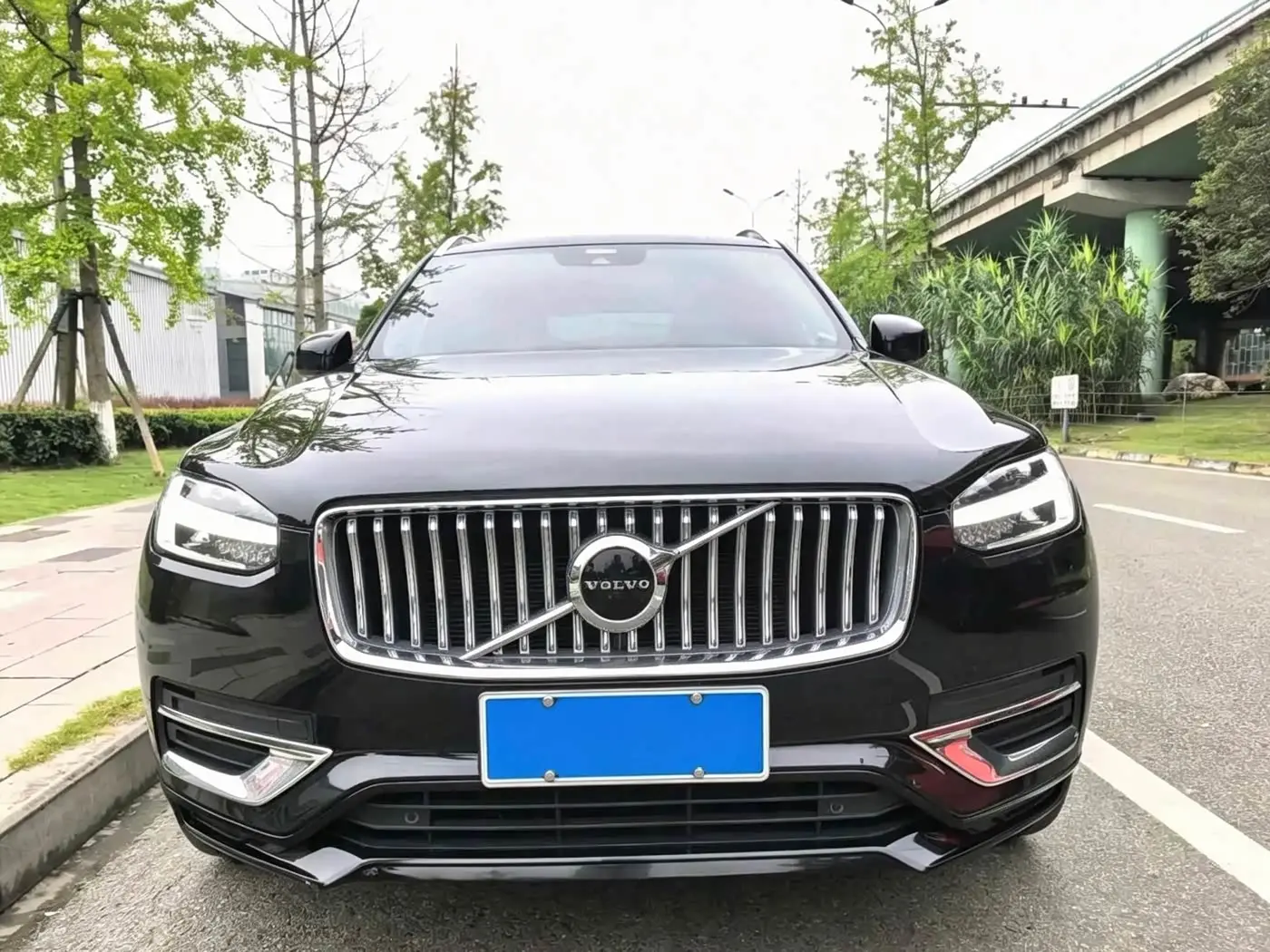 Volvo XC90 2021 — Photo 2/7
