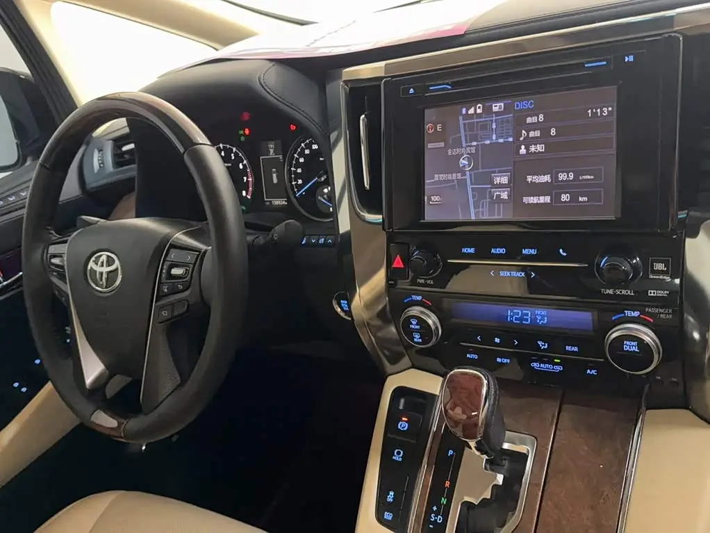 Toyota Alphard 2017 — Photo 11/20