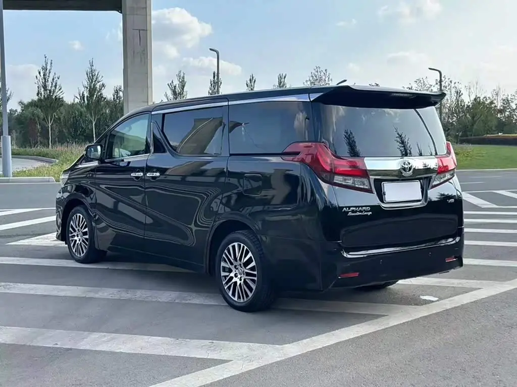Toyota Alphard 2017 — Photo 14/20