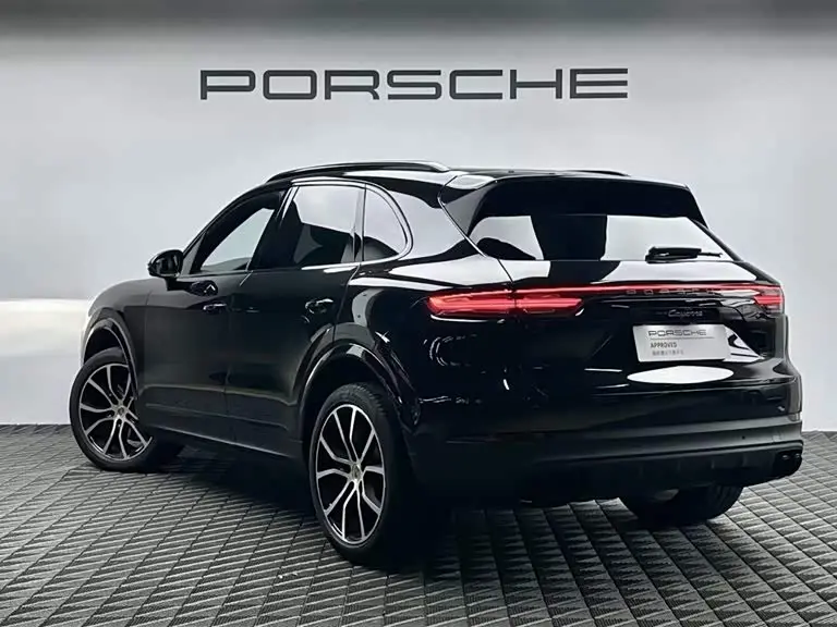 Porsche Cayenne 2023 — Photo 6/17
