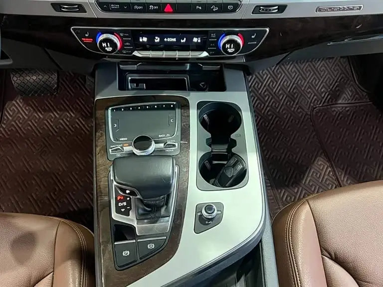 Audi Q7 2019 — Photo 18/20