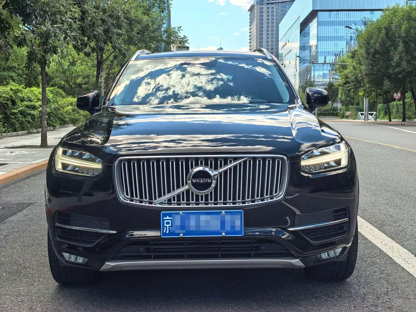 Volvo XC90 2019 — Photo 2/18