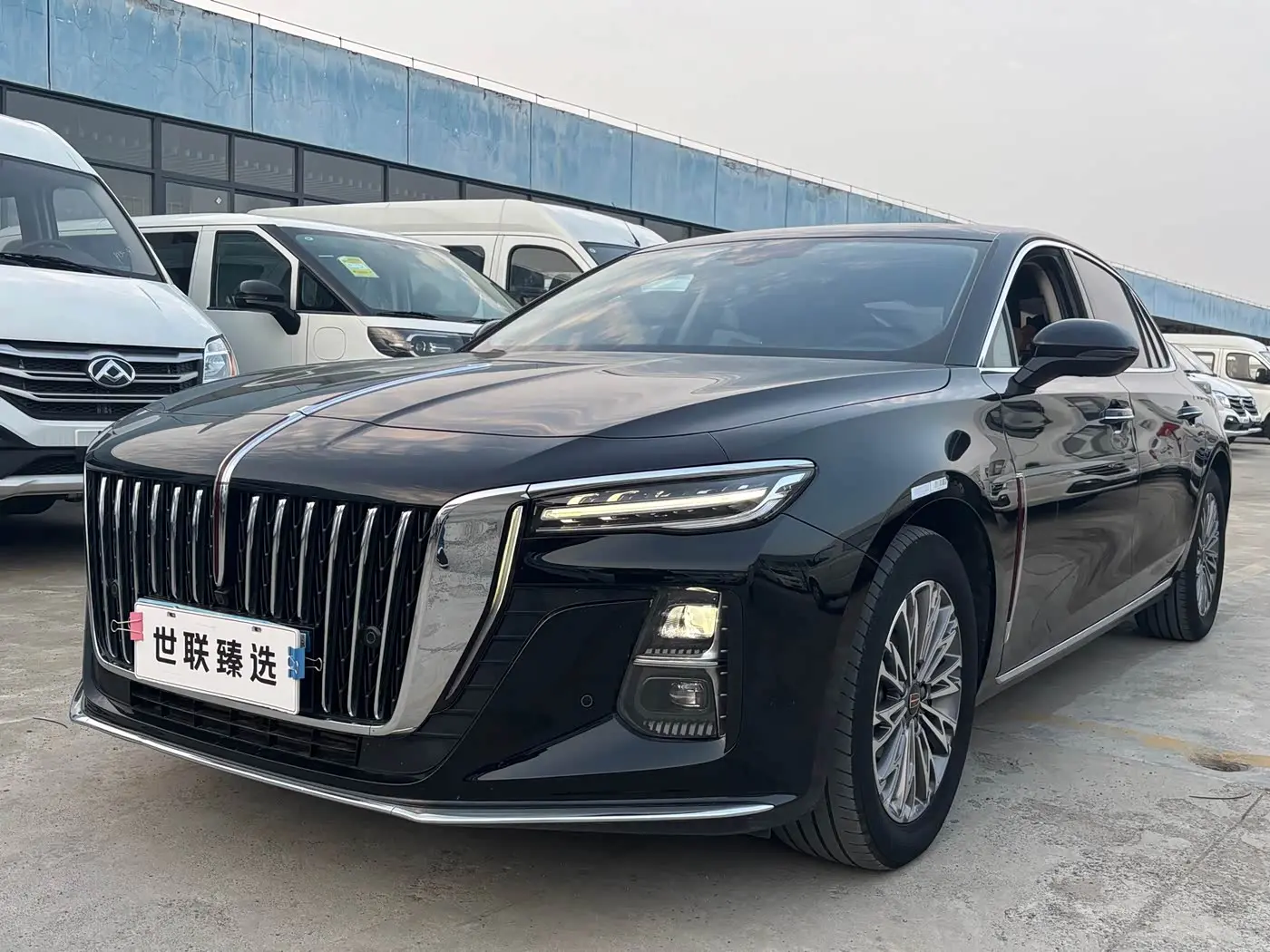 Hongqi H5 2023 — Фото 1/15