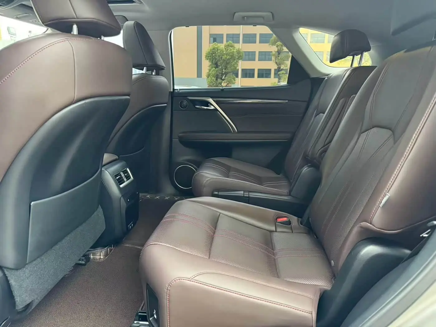Lexus RX 2019 — Photo 5/8