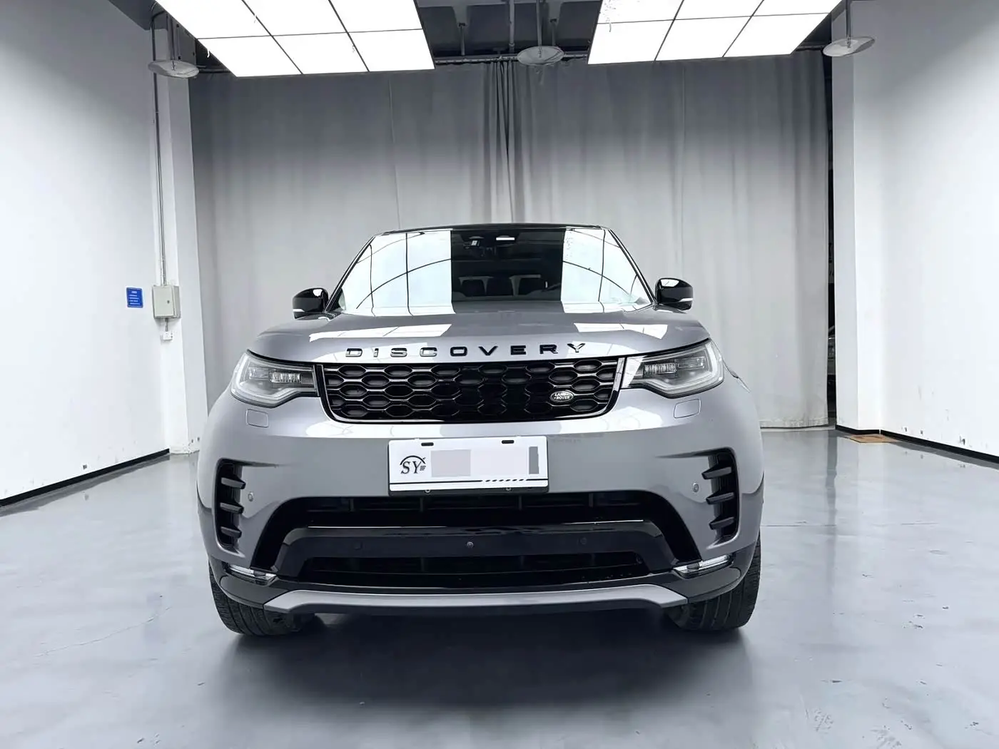 Land Rover Discovery 2021 — Photo 2/11