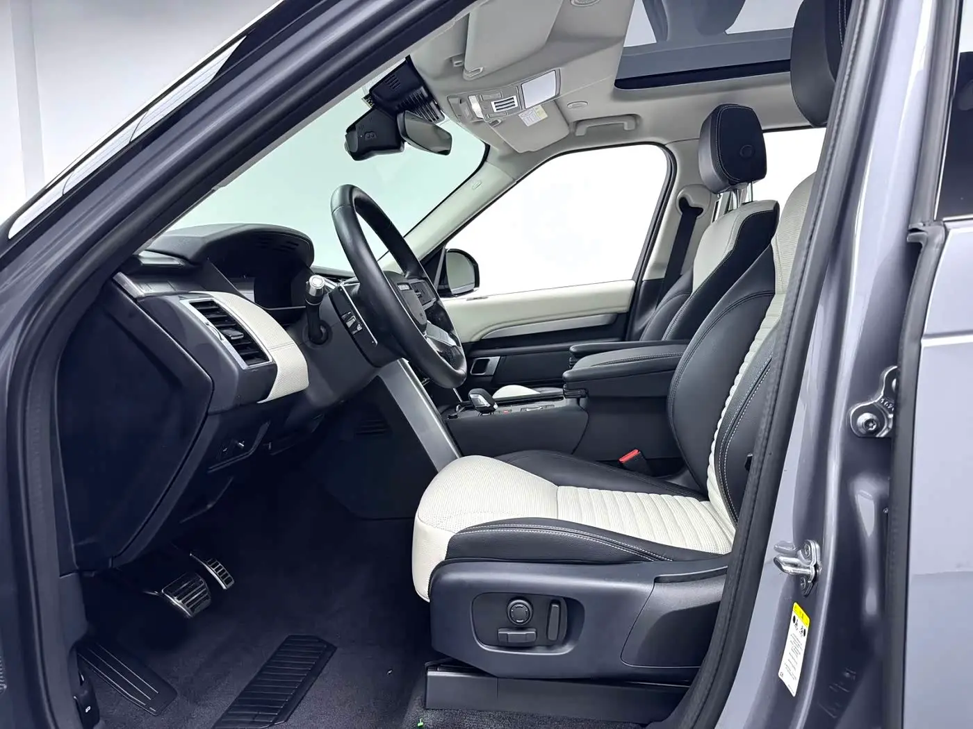 Land Rover Discovery 2021 — Photo 7/11