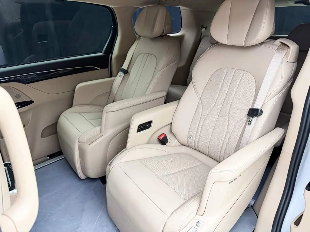Buick GL8 New Energy 2025 — Photo 7/17