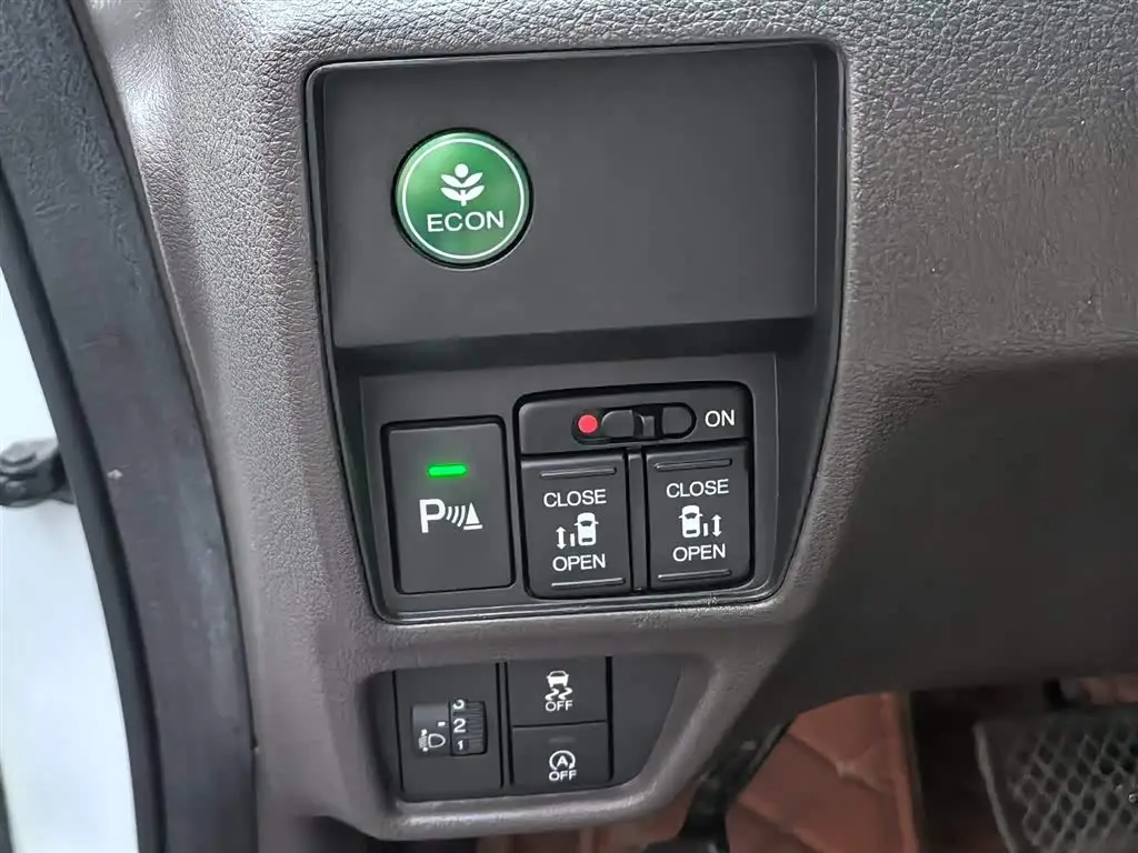 Honda Odyssey 2018 — Фото 19/20
