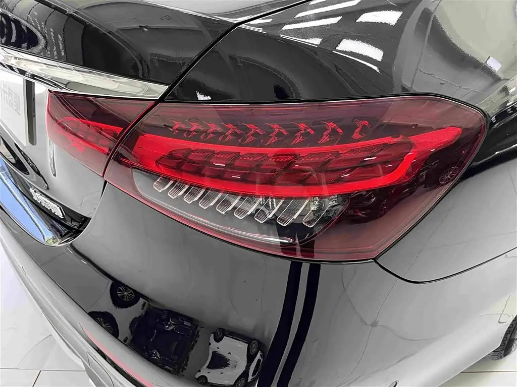 Mercedes-Benz E-Class 2023 — Фото 17/19