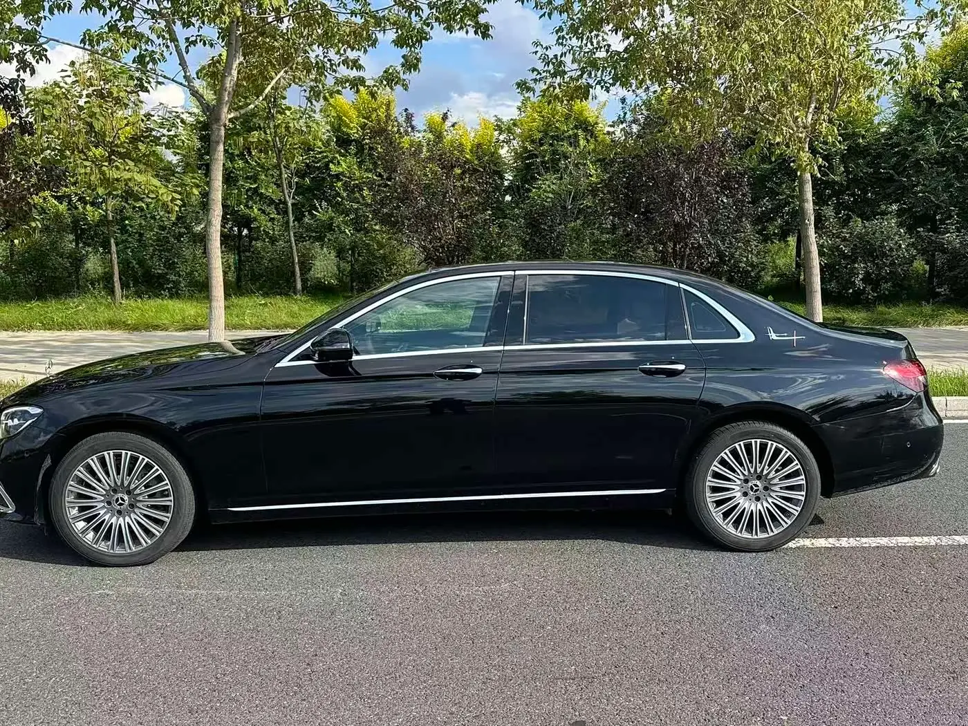 Mercedes-Benz E-Class 2023 — Photo 7/13