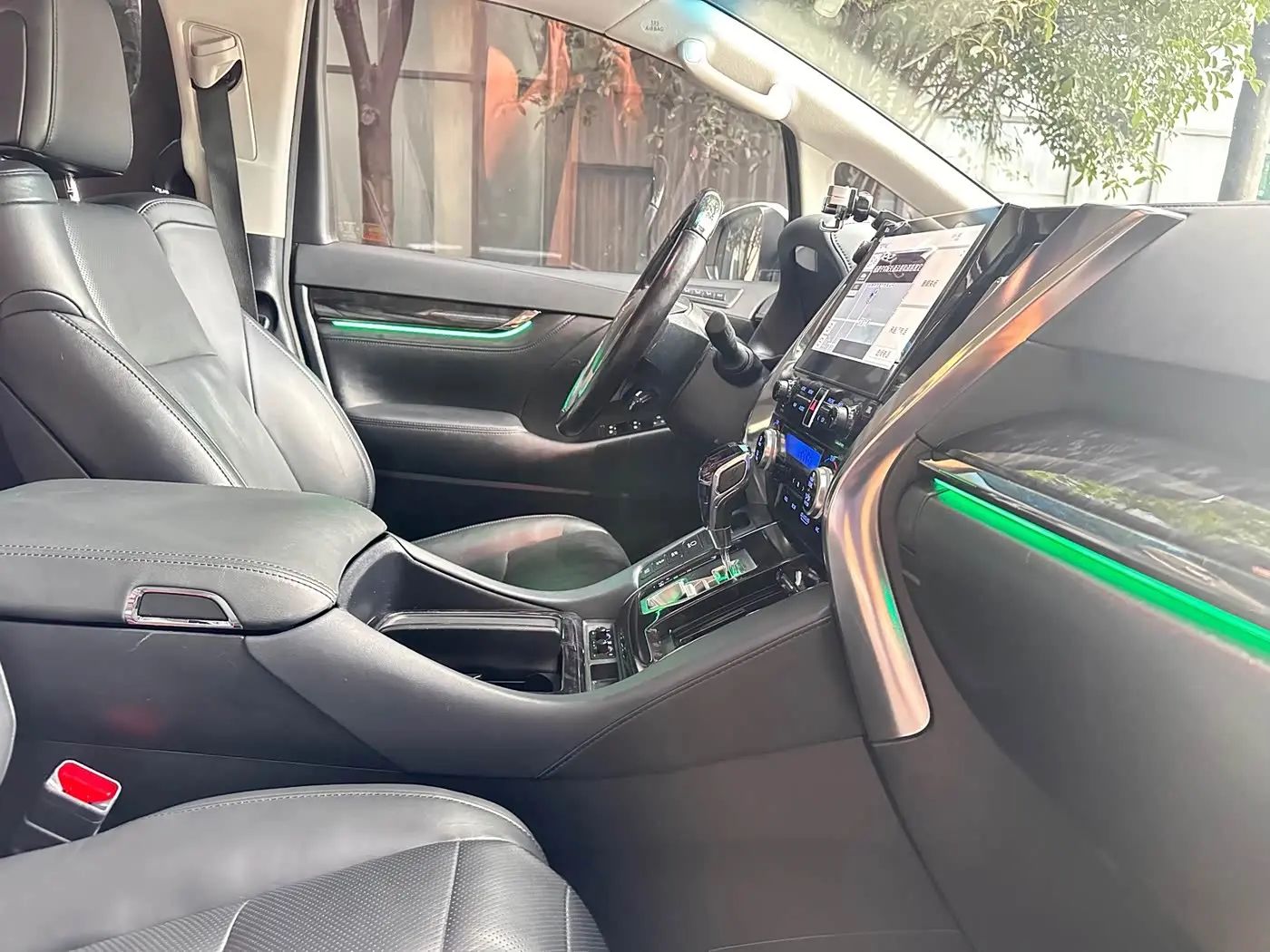 Toyota Vellfire 2021 — Photo 9/14