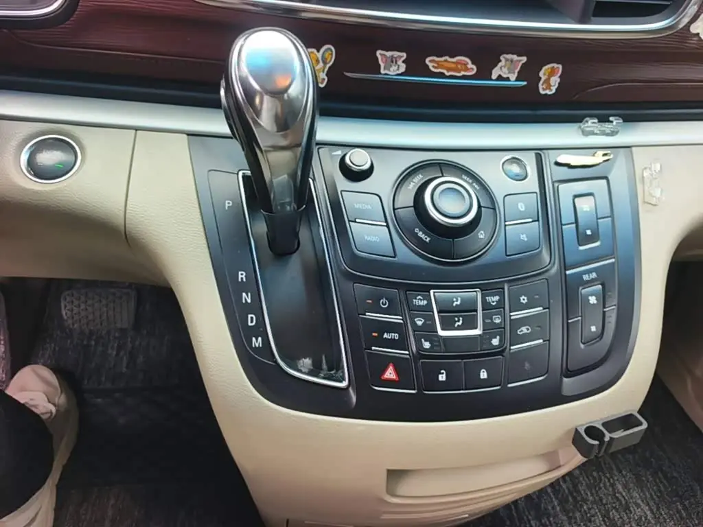 Buick GL8 2017 — Photo 7/20