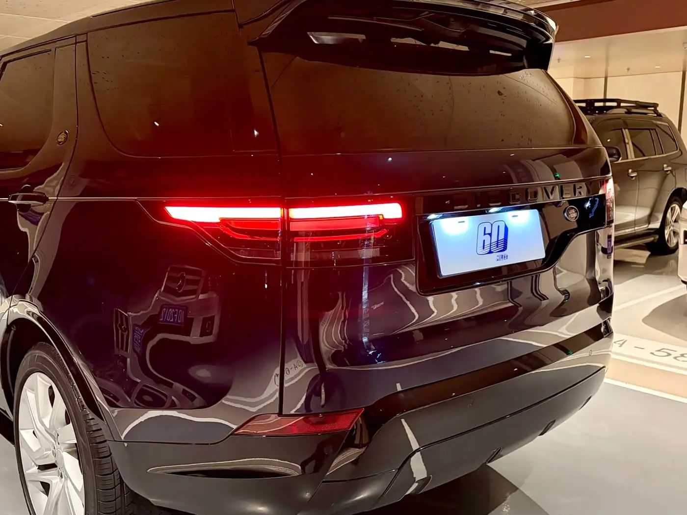 Land Rover Discovery 2018 — Photo 12/20