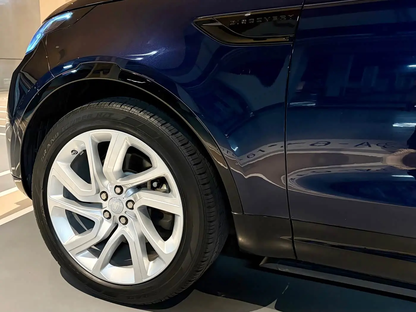 Land Rover Discovery 2018 — Photo 15/20